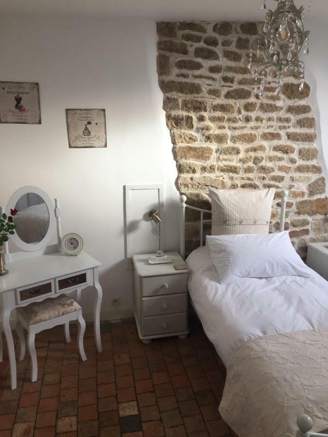 No 3 Route De Lingramiere Bed & Breakfast La Ferte-Mace ภายนอก รูปภาพ